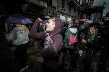 Mayıs günü tezahürü rave partisi