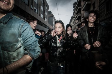 Mayıs günü tezahürü rave partisi