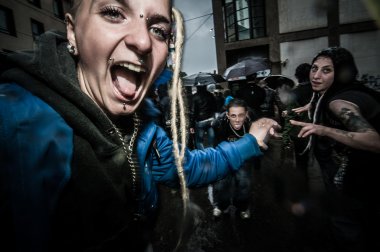 Mayıs günü tezahürü rave partisi