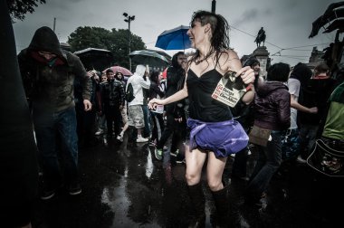 Mayıs günü tezahürü rave partisi