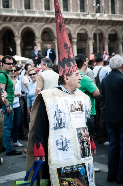 Papież Benedykt xvi odwiedzi Mediolan w 2012 roku — Zdjęcie stockowe