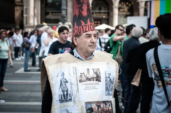 Papež Benedikt xvi. navštíví milan v roce 2012 — Stock fotografie