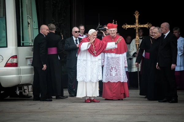 Paus Benedictus xvi bezoeken Milaan in 2012 — Stockfoto