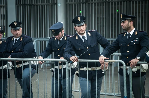 Le pape Benoît XVI visite Milan en 2012 — Photo