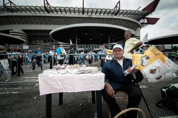 Le pape Benoît XVI visite Milan en 2012 — Photo