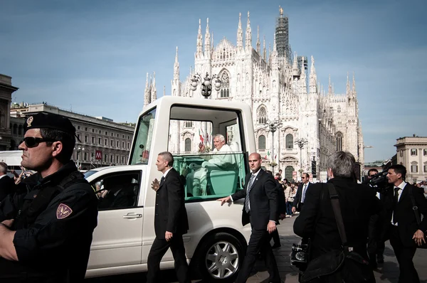 Papa Bento XVI visita Milão em 2012 — Fotografia de Stock