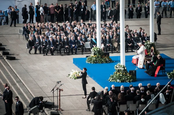 El Papa Benedicto XVI visita Milán en 2012 —  Fotos de Stock