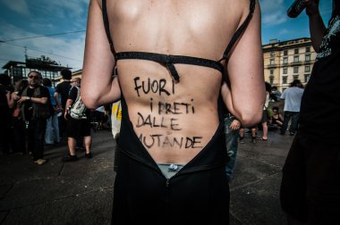 Papa ve kiliseye karşı protesto