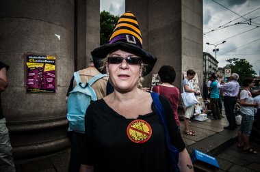 Papa ve kiliseye karşı protesto