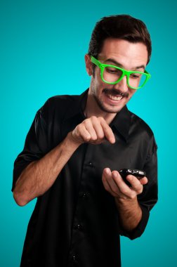 komik adam tutarak telefon