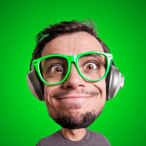 kukla adam koca kafa ile müzik dinlemek