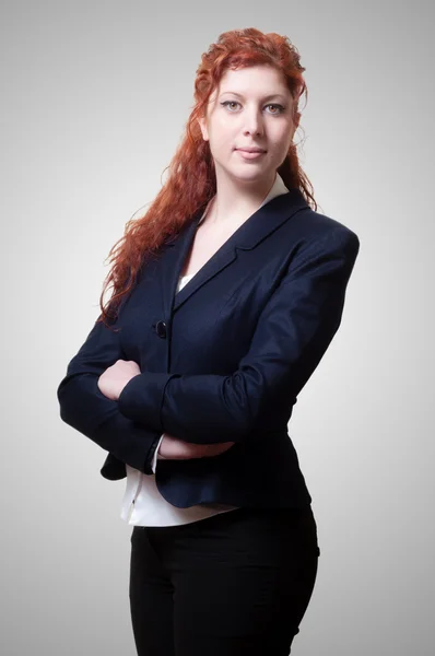 Mulher de negócios de sucesso com cabelos longos vermelhos — Fotografia de Stock