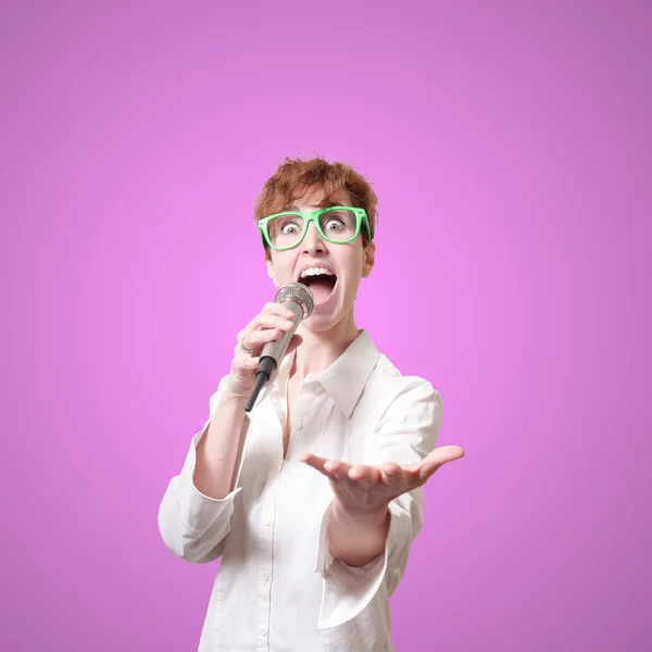 Funny short hair singing — Stock Photo, Image