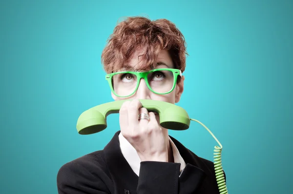 Femme d'affaires avec téléphone vert combiné comme moustache — Photo