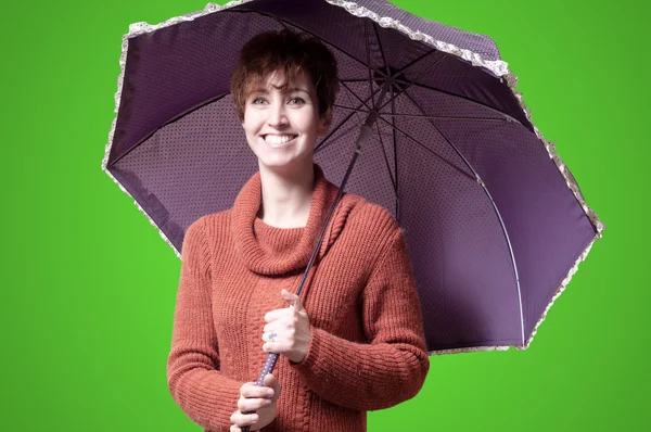 Hermosa mujer con suéter y paraguas — Foto de Stock
