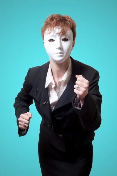 Деловая женщина в белой маске — стоковое фото