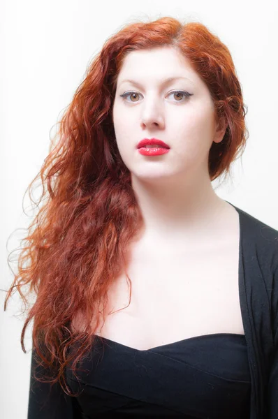 Szép vörös haj és lips lány — Stock Fotó