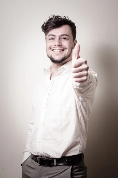 Cara moderno elegante com camisa branca — Fotografia de Stock