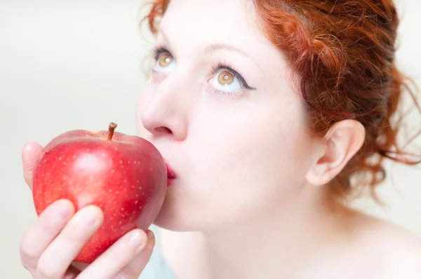 Beautiful red hair and lips girl kissing apple — Stock Photo, Image