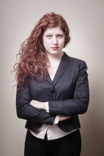 成功ビジネスの長い赤髪の女性 — ストック写真