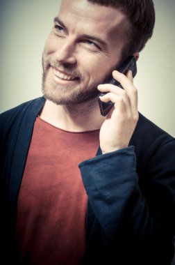 Vintage moda Telefondaki adam portresi