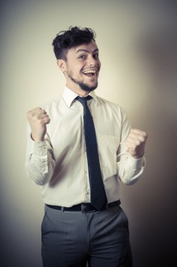 mutlu başarılı şık iş adamı