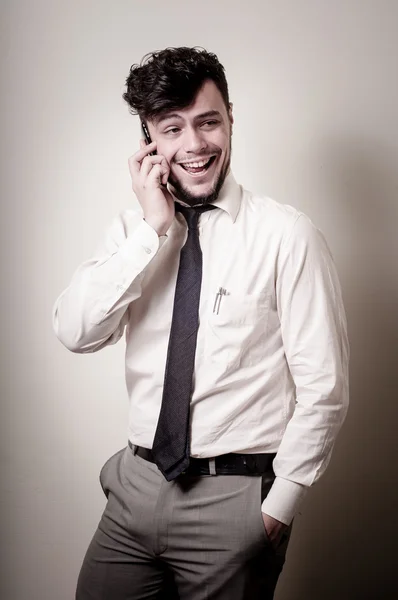 Stilvoller Geschäftsmann am Telefon — Stockfoto