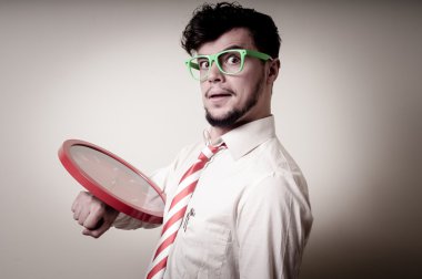 komik işadamı ile duvar saati