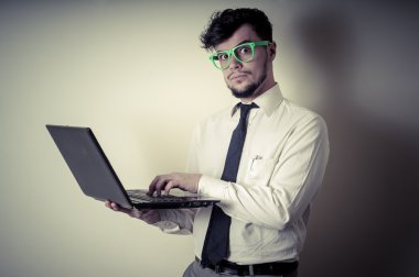 Not defterini kullanarak iş adamı