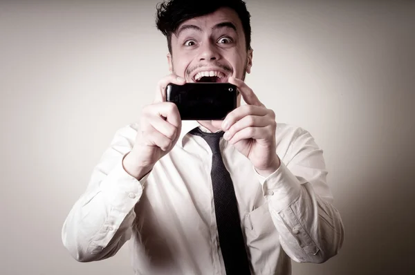 Hombre de negocios tomando fotos con teléfono — Foto de Stock