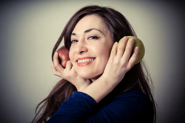 Beautiful woman with red and yellow apples — Stock Photo, Image