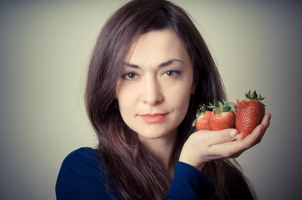 Beautiful woman with strawberries — Stock Photo, Image