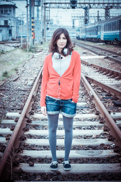 Beautiful stylish woman listening to music — Stock Photo, Image