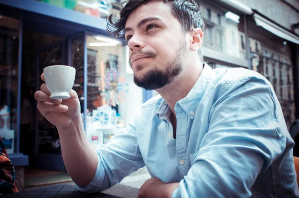 Şık adam barda bir kahve içme — Stok fotoğraf