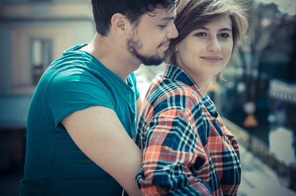 Pareja abrazando — Foto de Stock