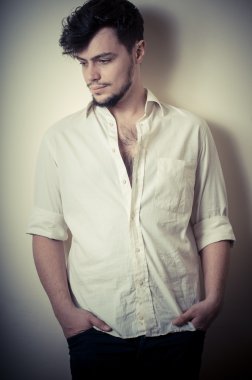 Genç modern şık adam