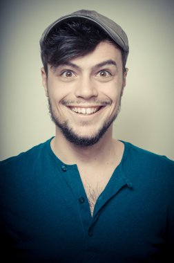Genç modern şık adam kapaklı