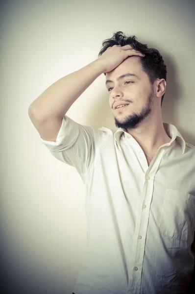 Joven hombre moderno con estilo —  Fotos de Stock