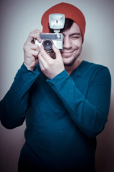 Young stylish man holding old camera — Stock Photo, Image