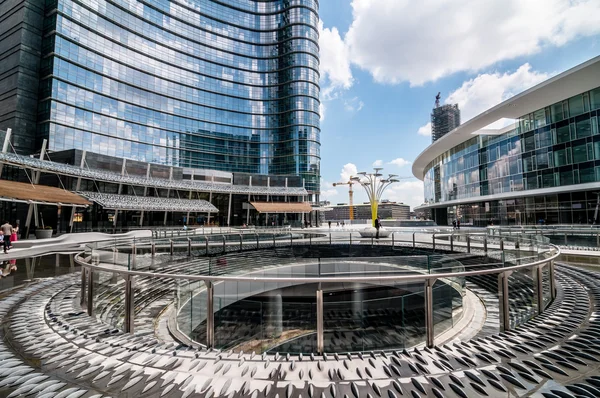 Bâtiment d'affaires Unicredit tour à Milan — Photo