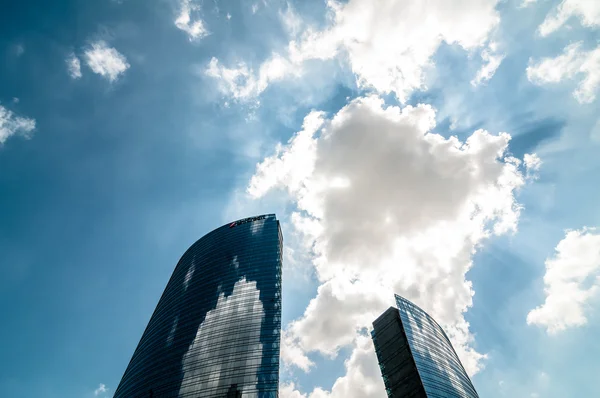 Business building Unicredit tower in Milan — Stock Photo, Image