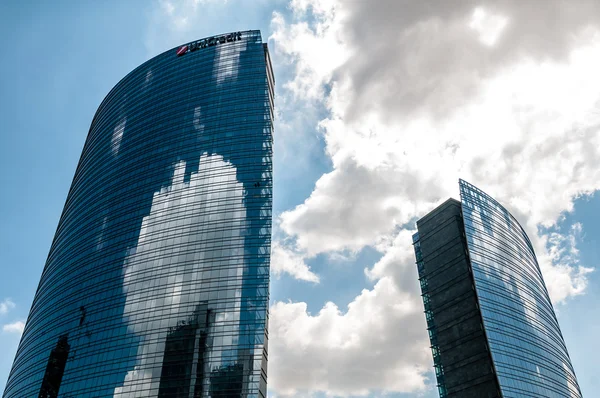 Edifício de negócios Unicredit torre em Milão — Fotografia de Stock