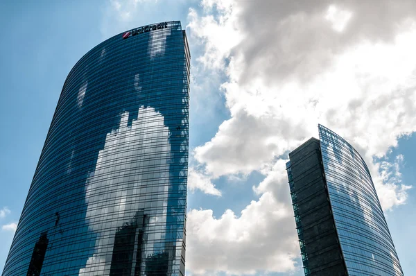 Business building Unicredit tower in Milan — Stock Photo, Image