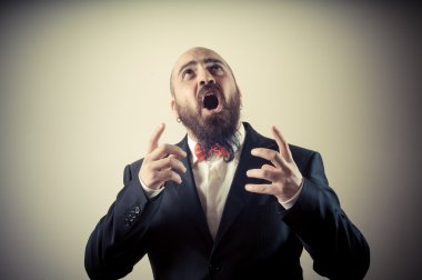 komik korkuyor zarif sakallı adam