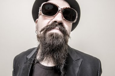 uzun sakal ve bıyık hipster