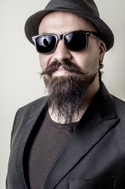 uzun sakal ve bıyık hipster
