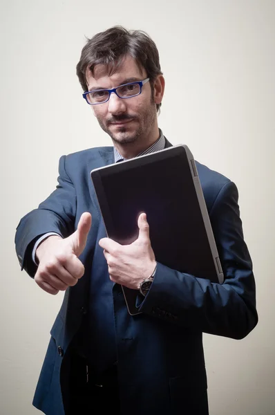 Uomo d'affari con notebook — Foto Stock