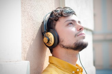 yeniyetme genç adam müzik