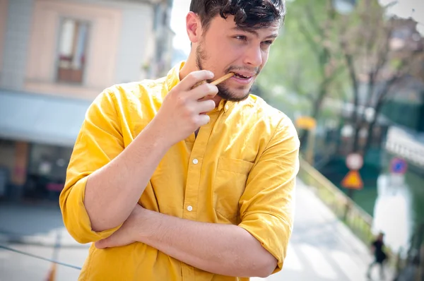 Young man smoking pipe — Stock Photo, Image