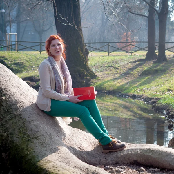 Beautiful red head young woman reading book — Stock Photo, Image